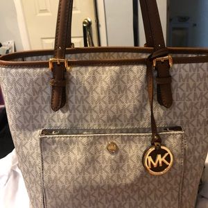 MK purse matches wallet